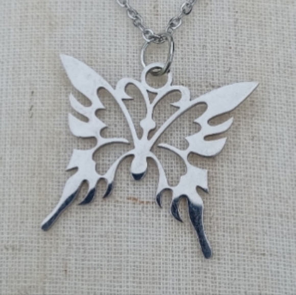 ❤️ 2/$20 Butterfly Grunge Y2k Alt Stainless Steel Necklace - Picture 1 of 3